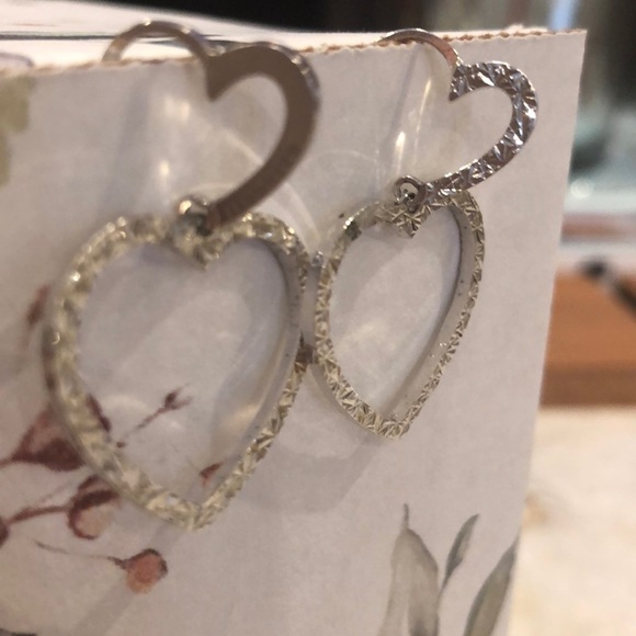 Heart silver drop earrings - Picture 3 of 8